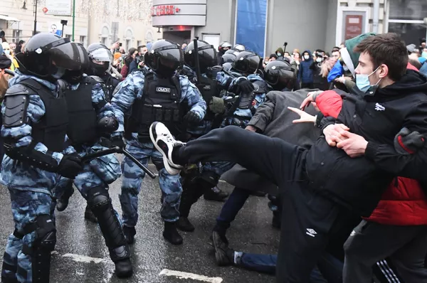 Participantes de las protestas no autorizadas en apoyo a Alexéi Navalni, Moscú, 23 de enero de 2021 Participantes de las protestas no autorizadas en apoyo a Alexéi Navalni, Moscú, 23 de enero de 2021 - Sputnik Mundo