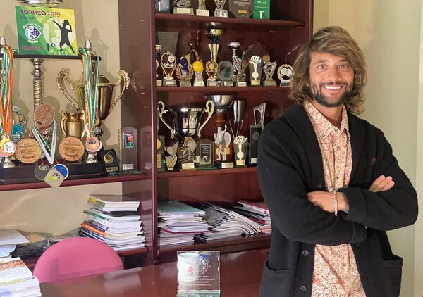 Javier Cachón, el mejor profesor de España en su despacho - Sputnik Mundo