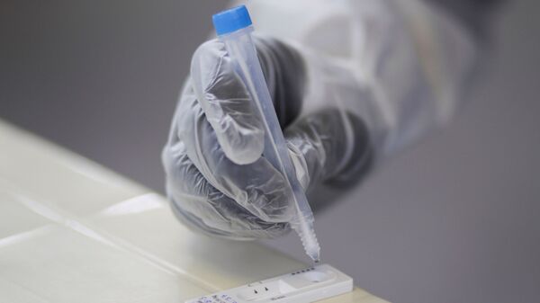Un test de coronavirus - Sputnik Mundo