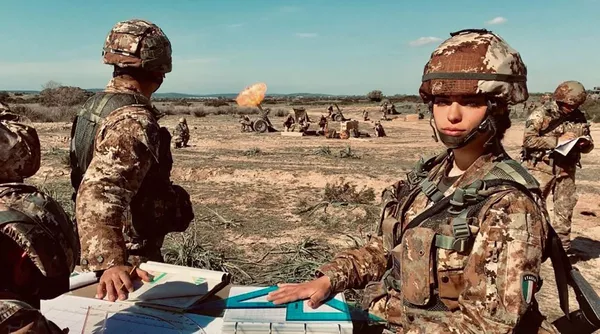 En Italia, las mujeres tienen los mismos derechos que los hombres y están representadas en todas las ramas de las fuerzas armadas. En Italia, las mujeres tienen los mismos derechos que los hombres y están representadas en todas las ramas de las fuerzas armadas. - Sputnik Mundo