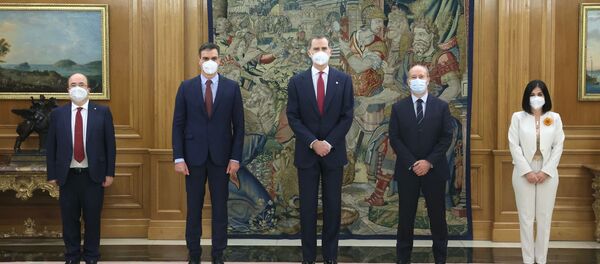 Carolina Darias y Miquel Iceta durante la toma de posesión de sus cargos como ministros del Gobierno de España ante el rey Felipe VI - Sputnik Mundo