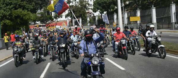 Simpatizantes del presidente Nicolás Maduro conducen en motocicleta cerca del Palacio de Miraflores. Caracas, 12 de diciembre de 2020 - Sputnik Mundo