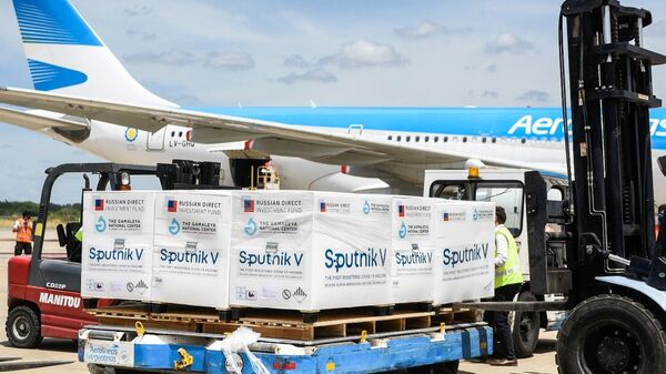 Avión de Aerolíneas Argentinas con la vacuna rusa Sputnik V - Sputnik Mundo