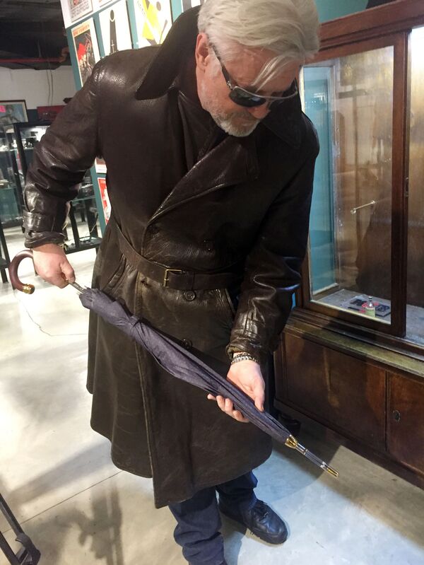 Un paraguas que oculta una jeringa de veneno, parte de la colección de Julius Urbaitis - Sputnik Mundo