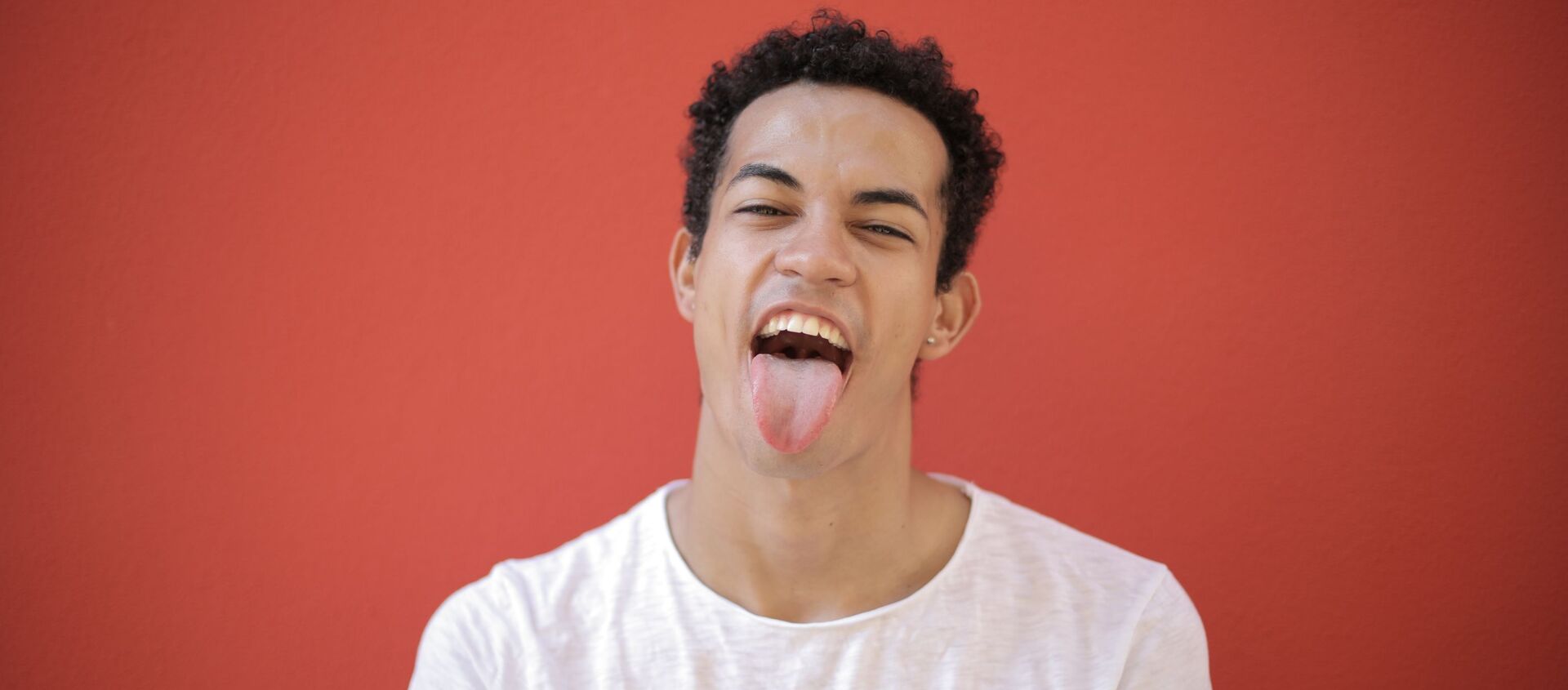 Un chico muestra su lengua, referencial - Sputnik Mundo, 1920, 28.01.2021