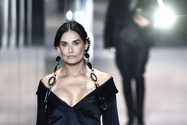 La actriz Demi Moore en el desfile de Fendi celebrado en el marco de la Semana de la Moda de París. La actriz Demi Moore en el desfile de Fendi celebrado en el marco de la Semana de la Moda de París. - Sputnik Mundo