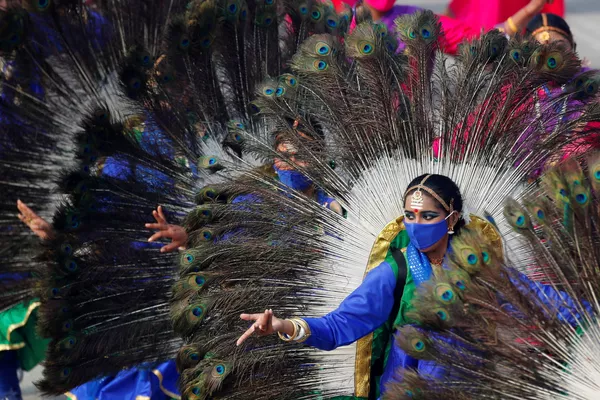 Unos bailarines vestidos con trajes nacionales en el ensayo general del desfile del Día de la República en Nueva Delhi, la India. Unos bailarines vestidos con trajes nacionales en el ensayo general del desfile del Día de la República en Nueva Delhi, la India. - Sputnik Mundo