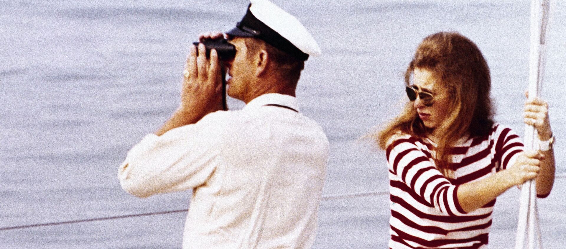 El príncipe Felipe de Edimburgo junto a su hija, Ana del Reino Unido, en mayo de 1970 - Sputnik Mundo, 1920, 31.01.2021