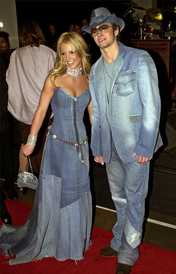 Justin junto a Britney Spears en enero de 2001 - Sputnik Mundo
