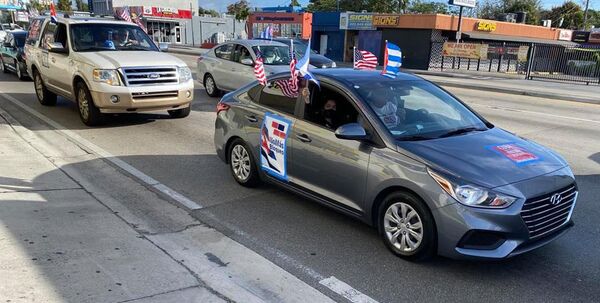 Caravana de manifestantes en Miami contra el bloqueo  - Sputnik Mundo