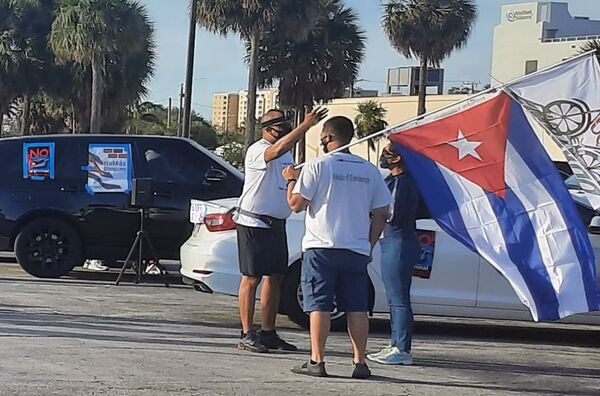 Marcha en Miami contra el bloqueo a Cuba  - Sputnik Mundo
