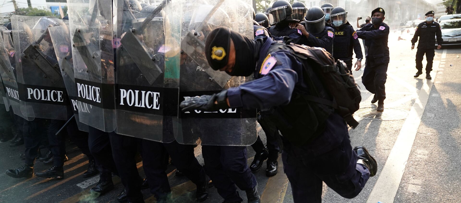 Protesta contra el gobierno tailandés frente a la embajada de Birmania en Bangkok - Sputnik Mundo, 1920, 01.02.2021