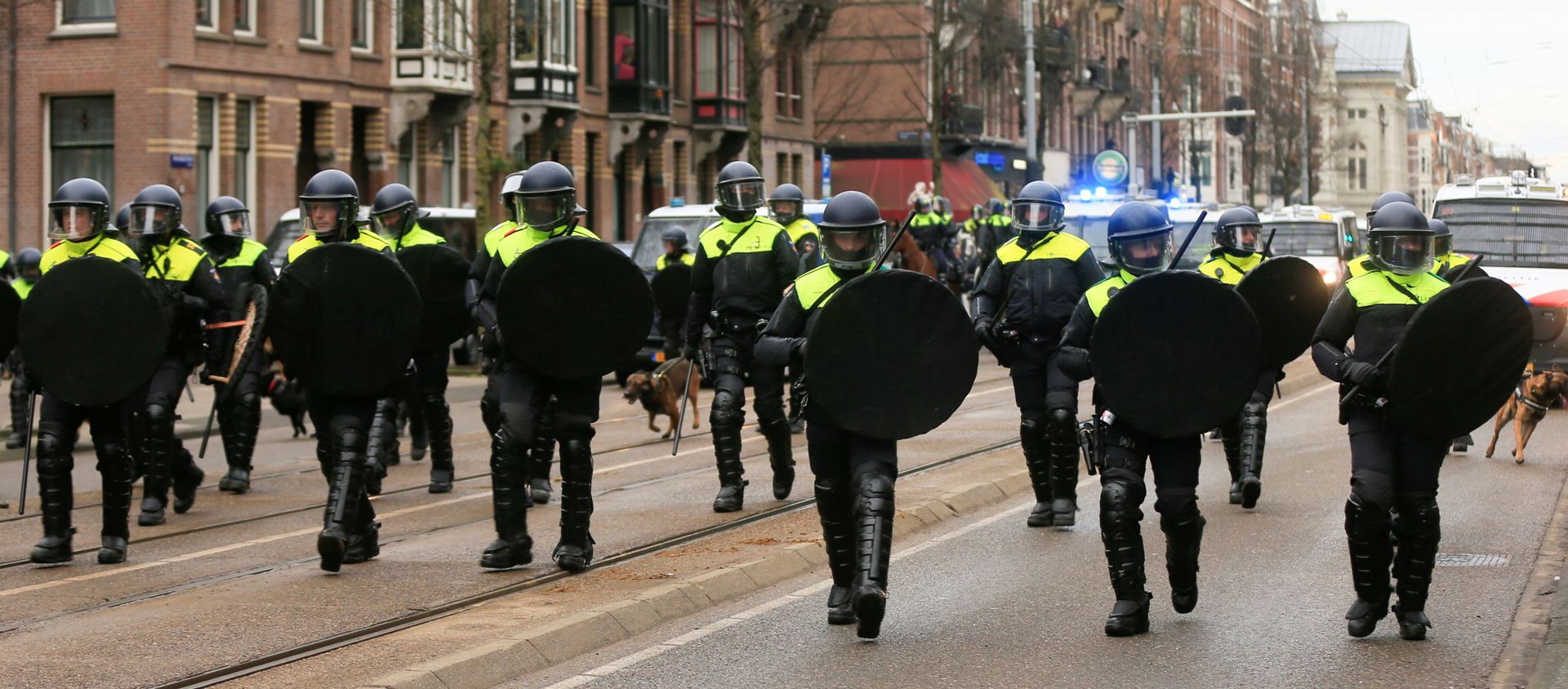 Protestas contra medidas para contener la pandemia en Ámsterdam​ - Sputnik Mundo, 1920, 01.02.2021