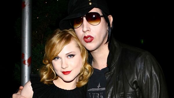 La actriz Evan Rachel Wood junto a Marilyn Manson en 2007 - Sputnik Mundo