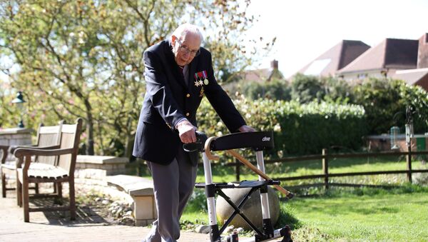 El capitán Tom Moore, veterano británico de la Segunda Guerra Mundial  - Sputnik Mundo