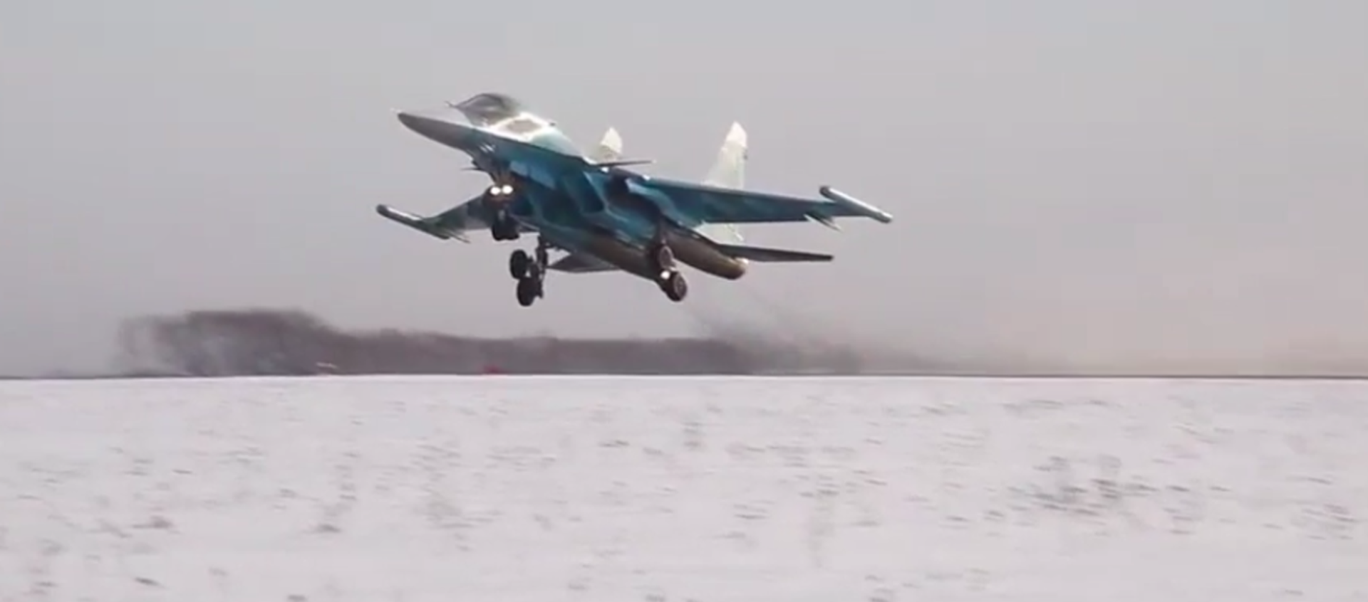 Los bombarderos Su-34 muestran sus impresionantes capacidades - Sputnik Mundo, 1920, 03.02.2021