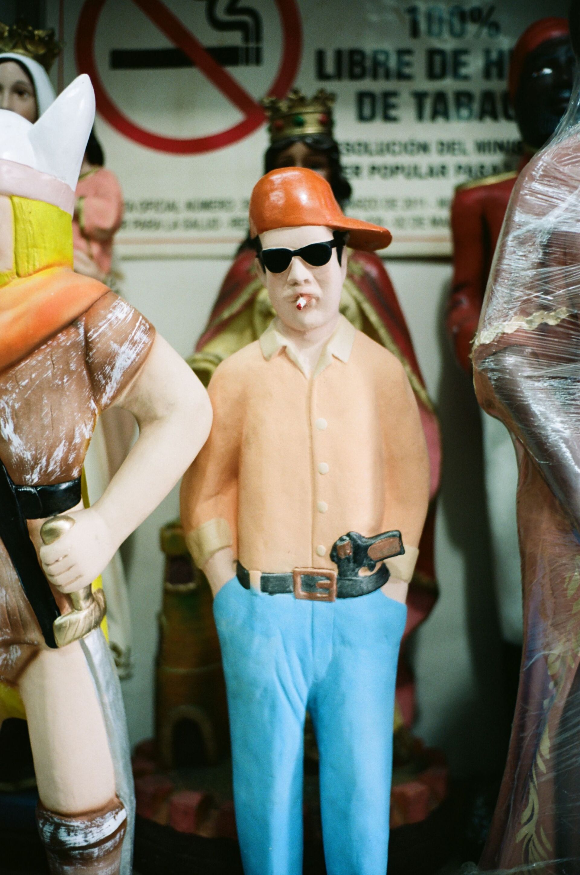 El artista venezolano Ronald Pizzoferrato a través de una investigación visual llegó a la conclusión de que los residentes de Caracas han creado mecanismos que le permiten relacionarse con y a través de la violencia para subsistir a pesar de ella El artista venezolano Ronald Pizzoferrato a través de una investigación visual llegó a la conclusión de que los residentes de Caracas han creado mecanismos que le permiten relacionarse con y a través de la violencia para subsistir a pesar de ella - Sputnik Mundo, 1920, 11.02.2021