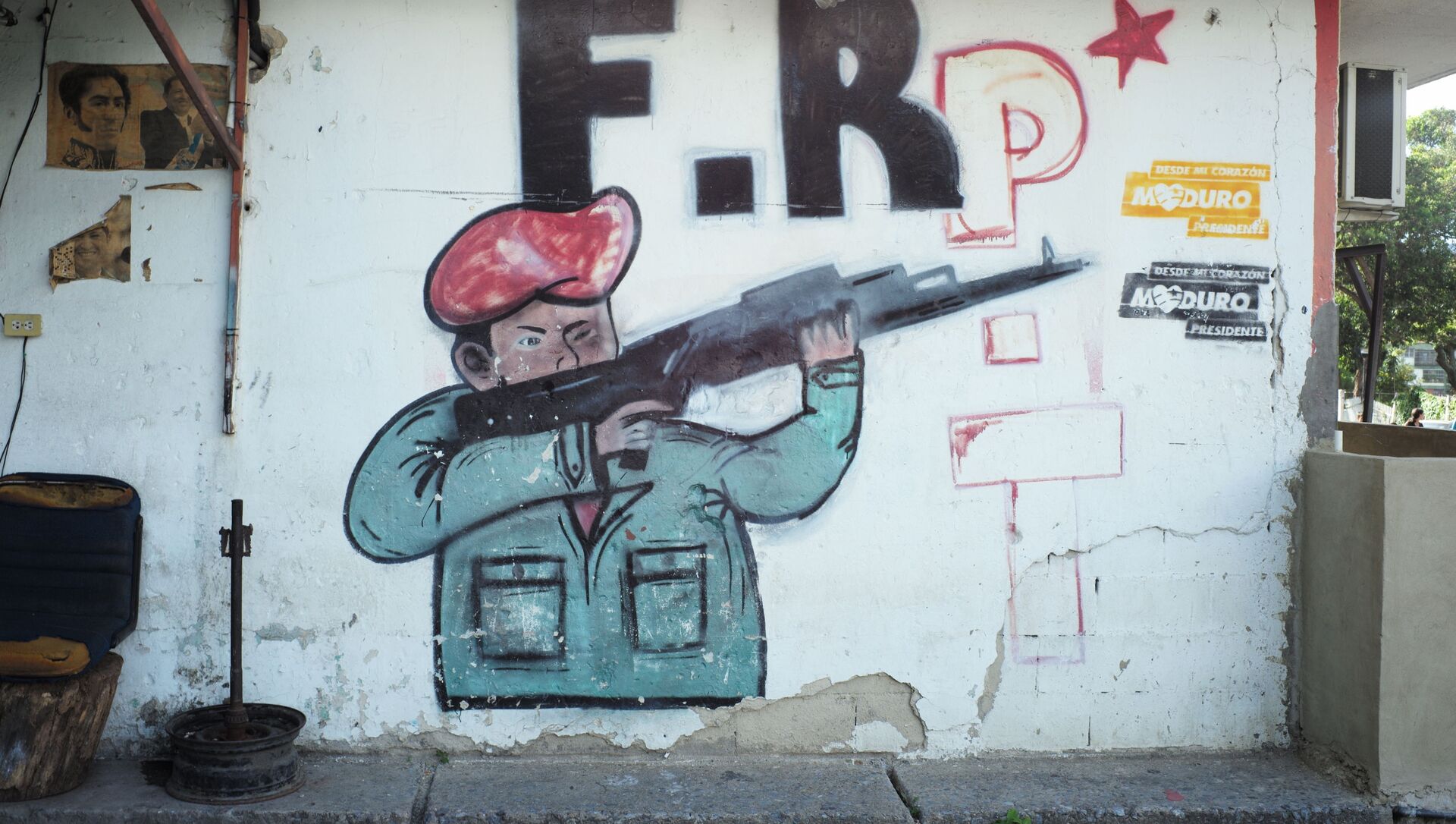 Niños, adultos e incluso políticos utilizan la violencia con mecanismos de inclusión en Venezuela Niños, adultos e incluso políticos utilizan la violencia con mecanismos de inclusión en Venezuela - Sputnik Mundo, 1920, 04.02.2021