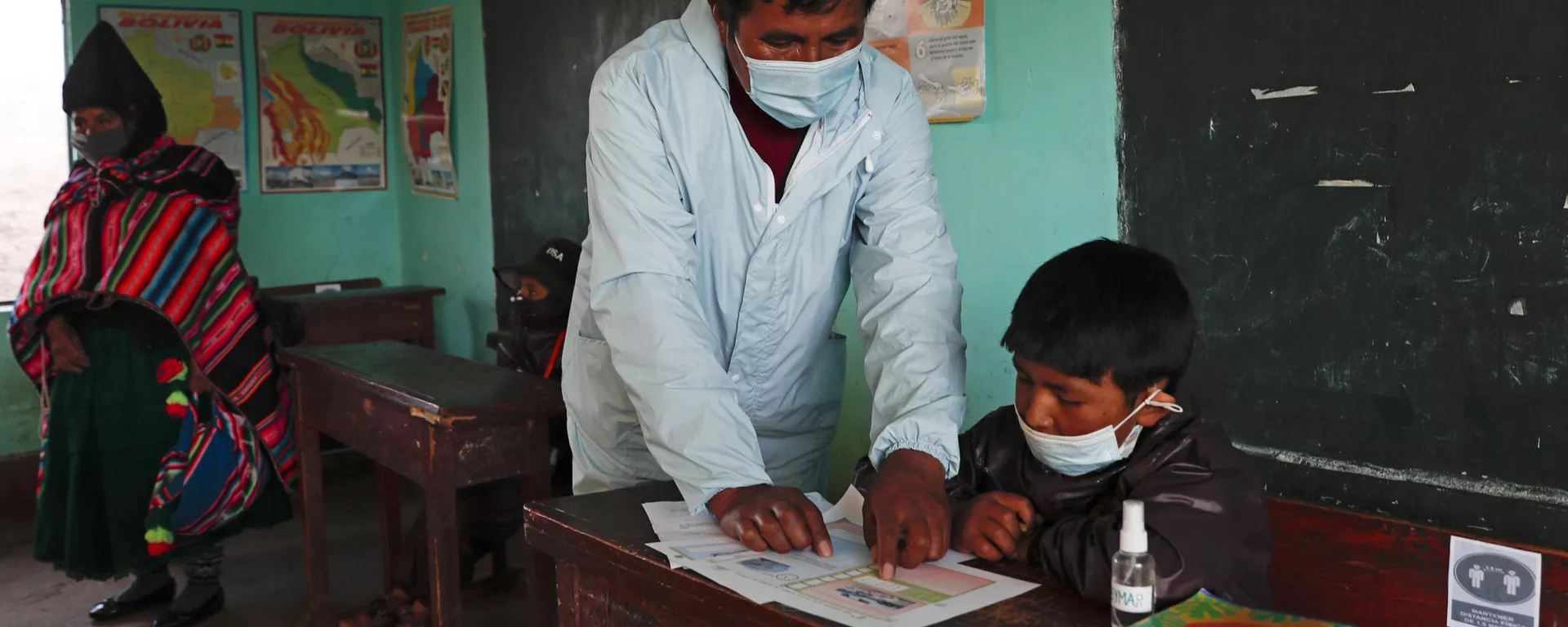 Un niño de una comunidad Aymara en Bolivia retoma las clases en 2021 Un niño de una comunidad Aymara en Bolivia retoma las clases en 2021 - Sputnik Mundo, 1920, 05.02.2021
