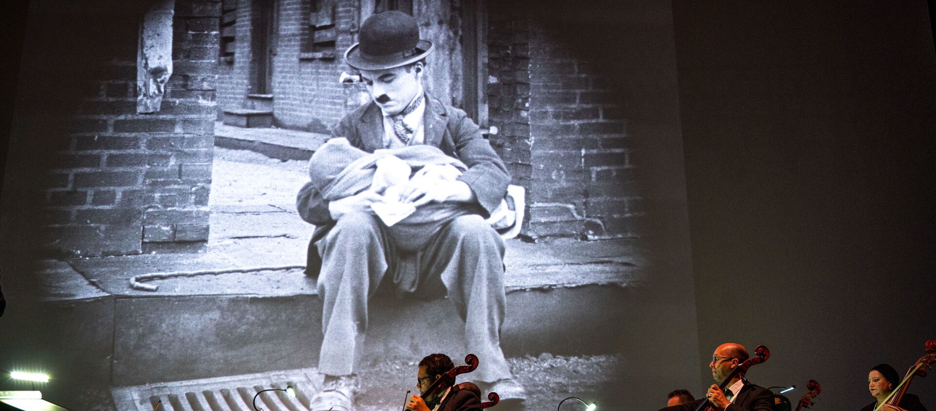 Fotograma de 'El chico' durante un concierto en Egipto - Sputnik Mundo, 1920, 05.02.2021
