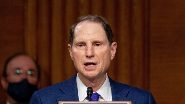 Ron Wyden, senador demócrata de EEUU - Sputnik Mundo