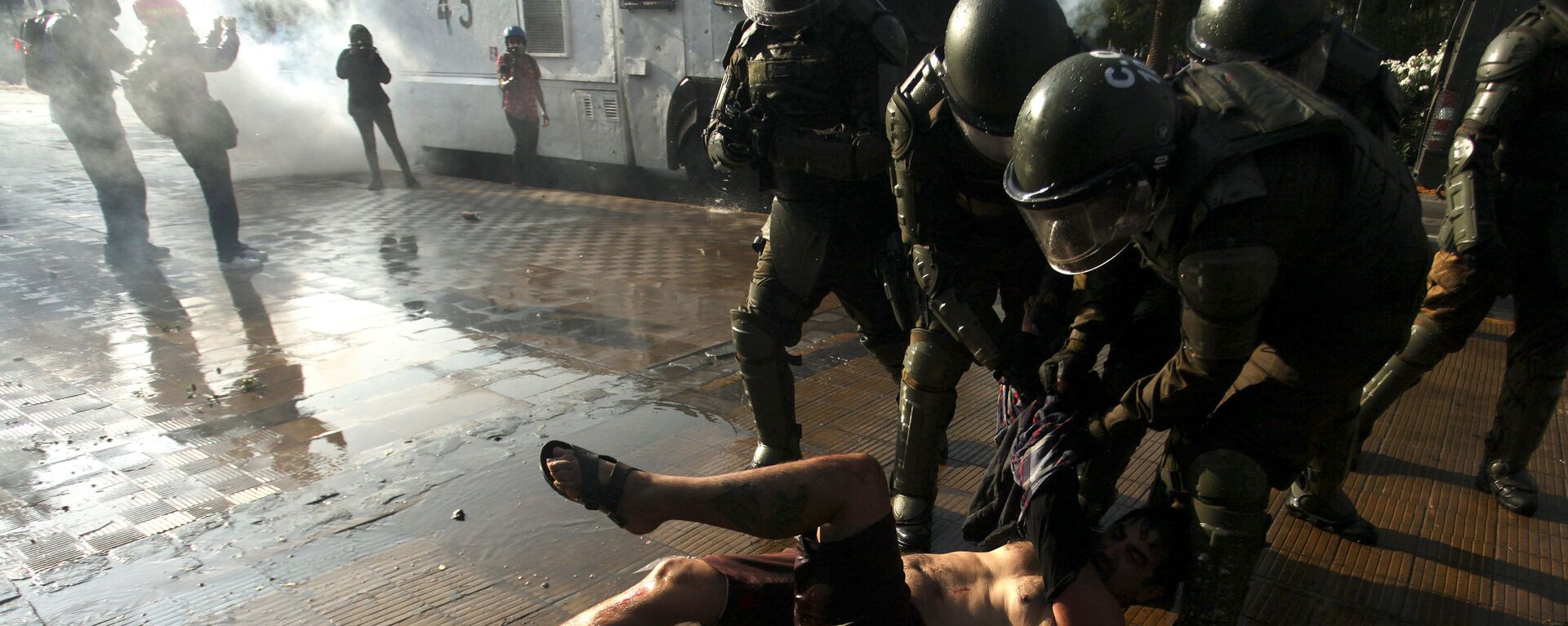 Protestas en Santiago de Chile por la muerte del artista callejero - Sputnik Mundo, 1920, 07.02.2021