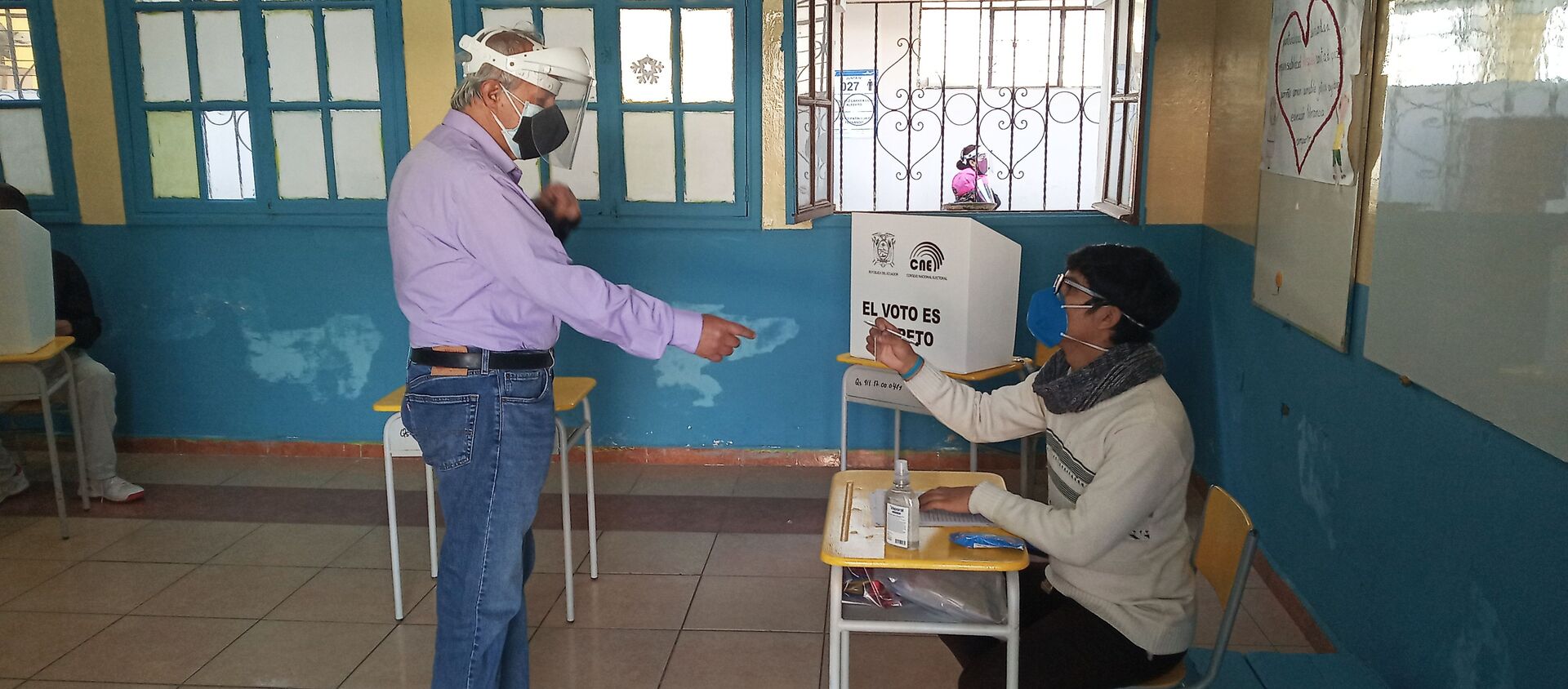 Votante en la Unidad Educativa Quintiliano Sánchez - Sputnik Mundo, 1920, 07.02.2021