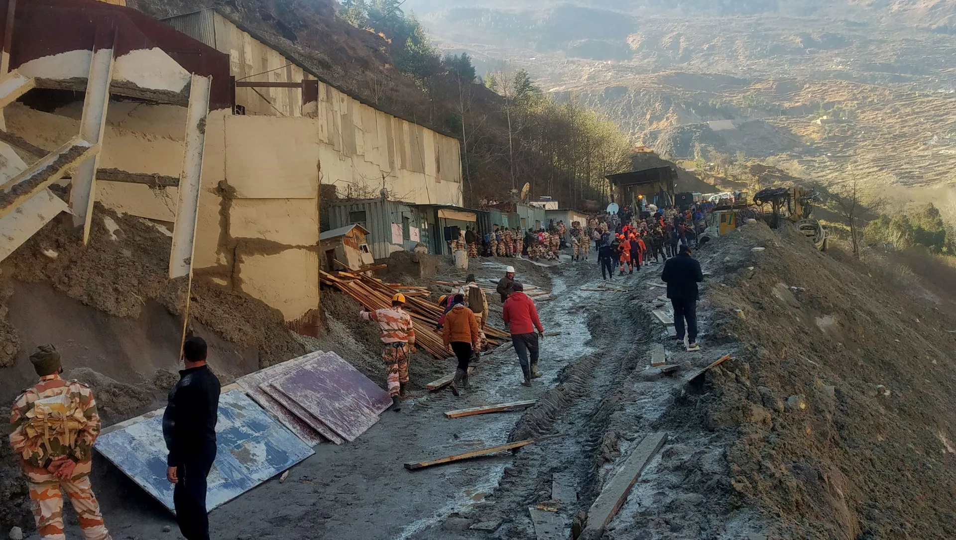 Consecuencias del colapso de glaciar en el estado de Uttarakhand, en el norte de la India Consecuencias del colapso de glaciar en el estado de Uttarakhand, en el norte de la India