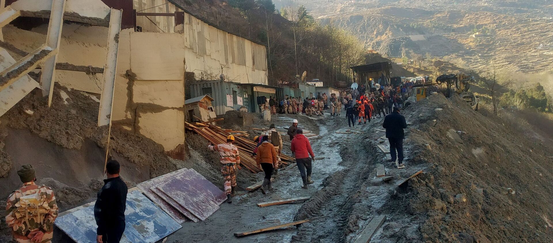 Consecuencias del colapso de glaciar en el estado de Uttarakhand, en el norte de la India - Sputnik Mundo, 1920, 08.02.2021