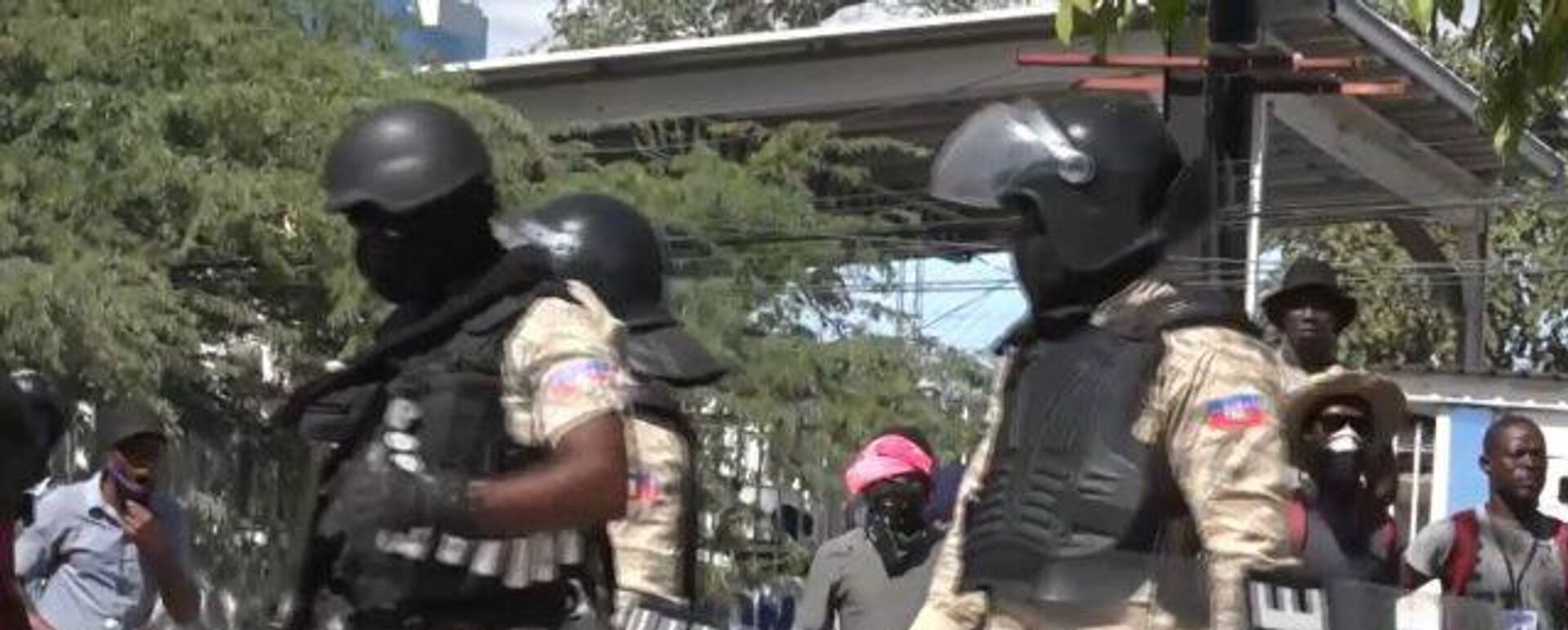 Con enfrentamientos y disturbios cientos de haitianos piden la dimisión de su presidente - Sputnik Mundo, 1920, 11.02.2021