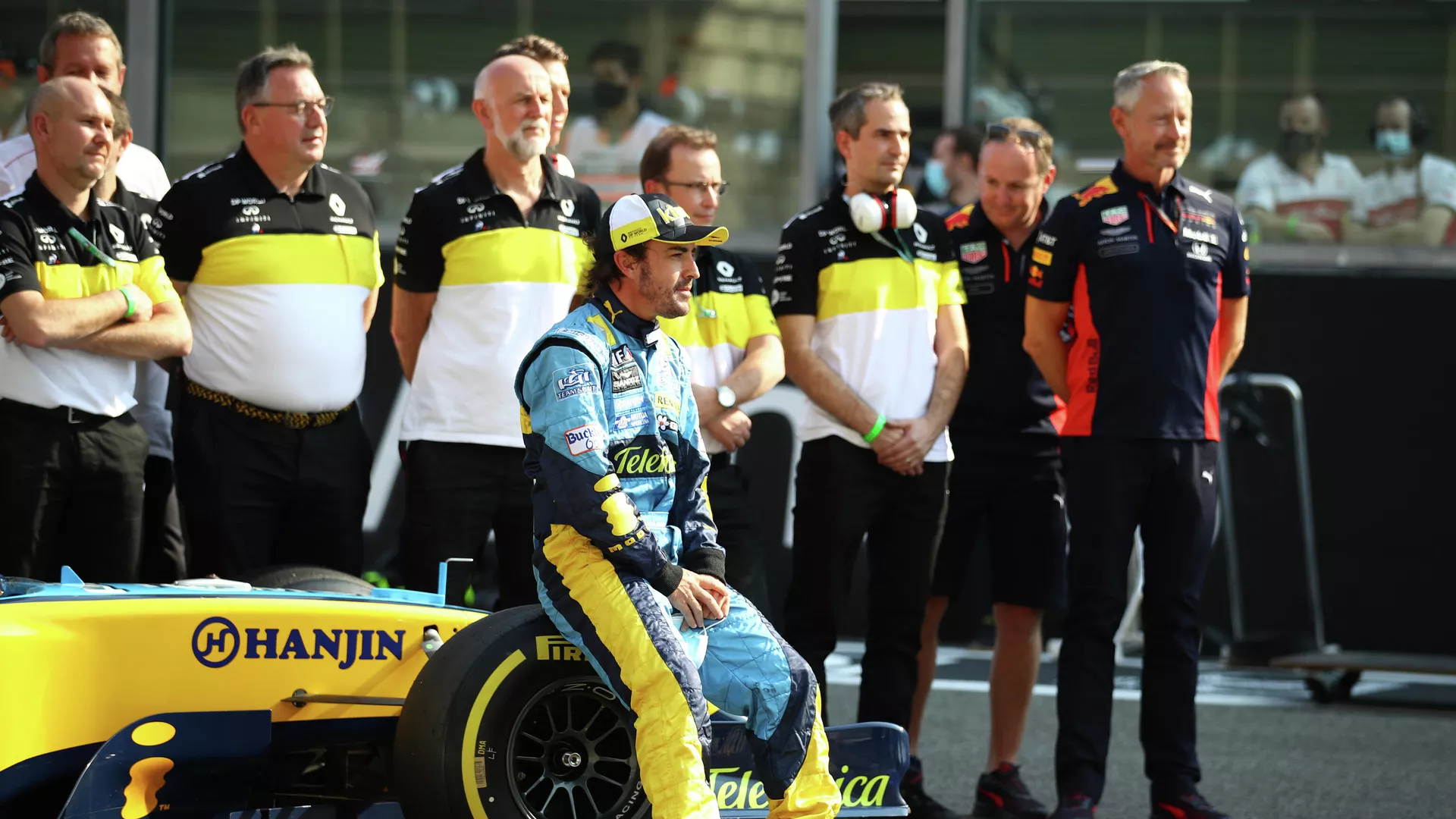 Fernando Alonso durante Fórmula-1 en Abu Dabi Fernando Alonso durante Fórmula-1 en Abu Dabi - Sputnik Mundo, 1920, 11.02.2021
