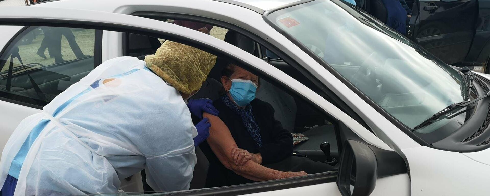 Vacunación de las personas mayores desde el coche en Ronda, Málaga - Sputnik Mundo, 1920, 12.02.2021