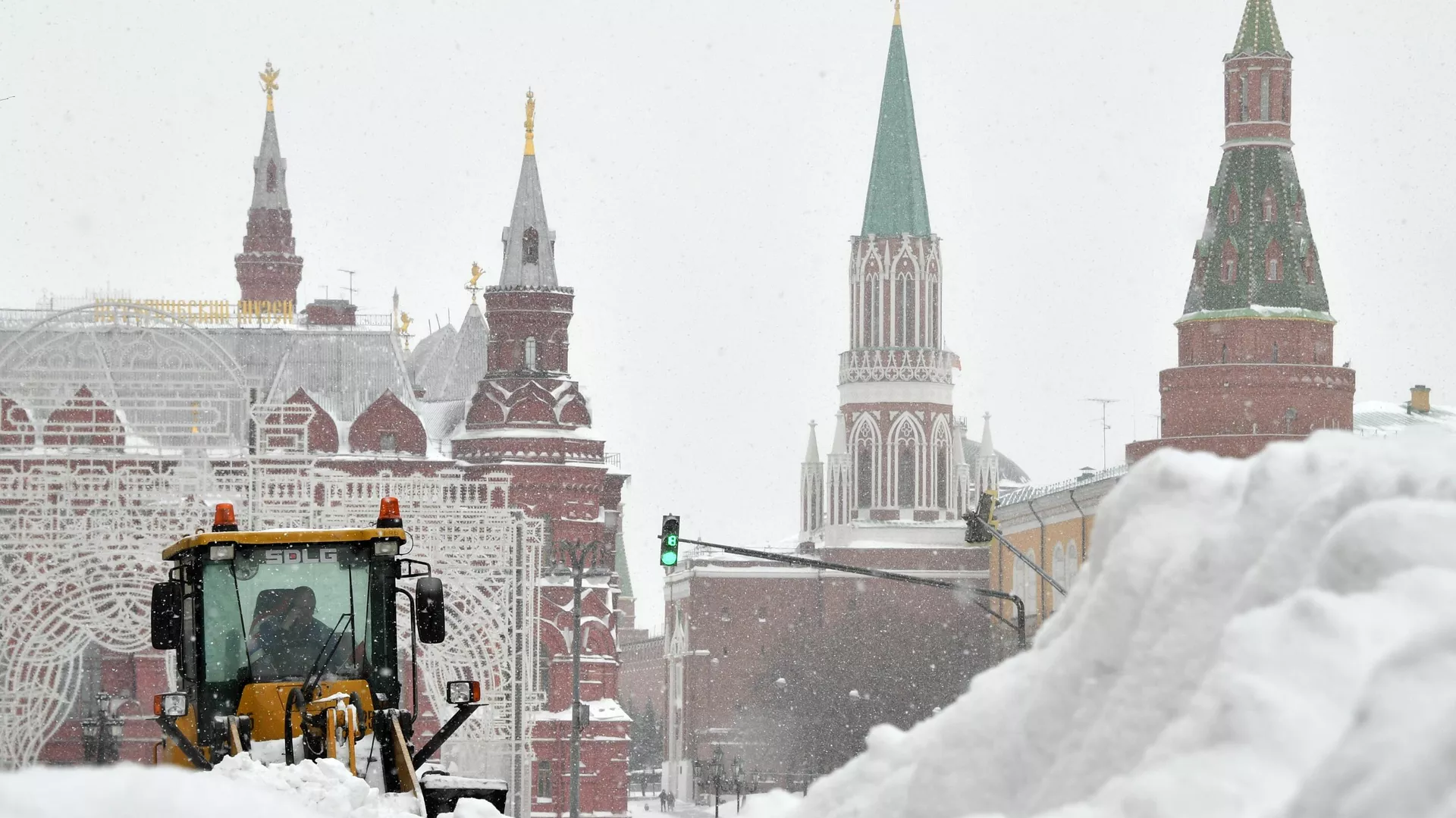 Una fuerte nevada en Moscú, Rusia Una fuerte nevada en Moscú, Rusia - Sputnik Mundo, 1920, 13.02.2021