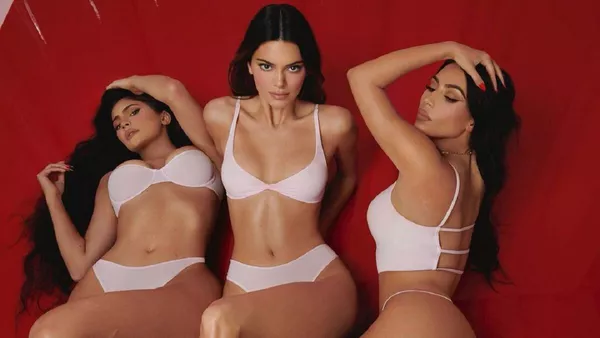 Las modelos de EEUU Kim Kardashian, Kendall y Kylie Jenner lucen una nueva colección de lencería de la marca Skims - Sputnik Mundo