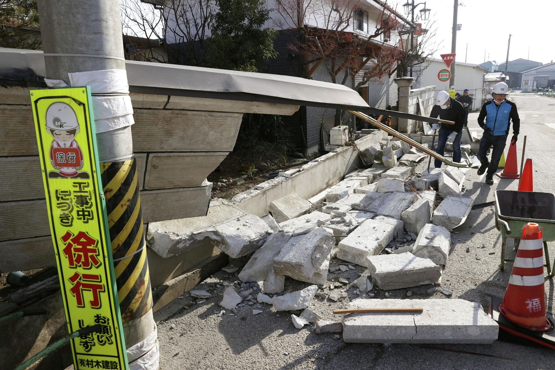 Los daños causados por el terremoto en Japón - Sputnik Mundo, 1920, 14.02.2021