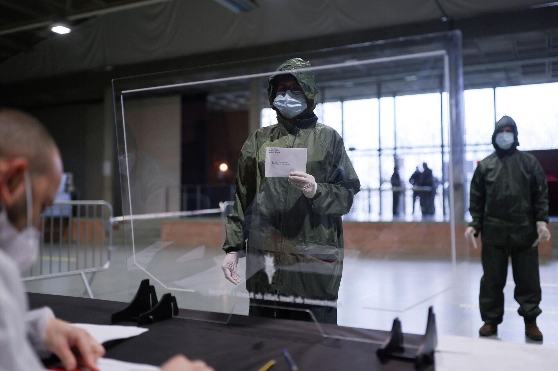 Votación en las elecciones parlamentarias en Cataluña, el 14 de febrero - Sputnik Mundo, 1920, 14.02.2021