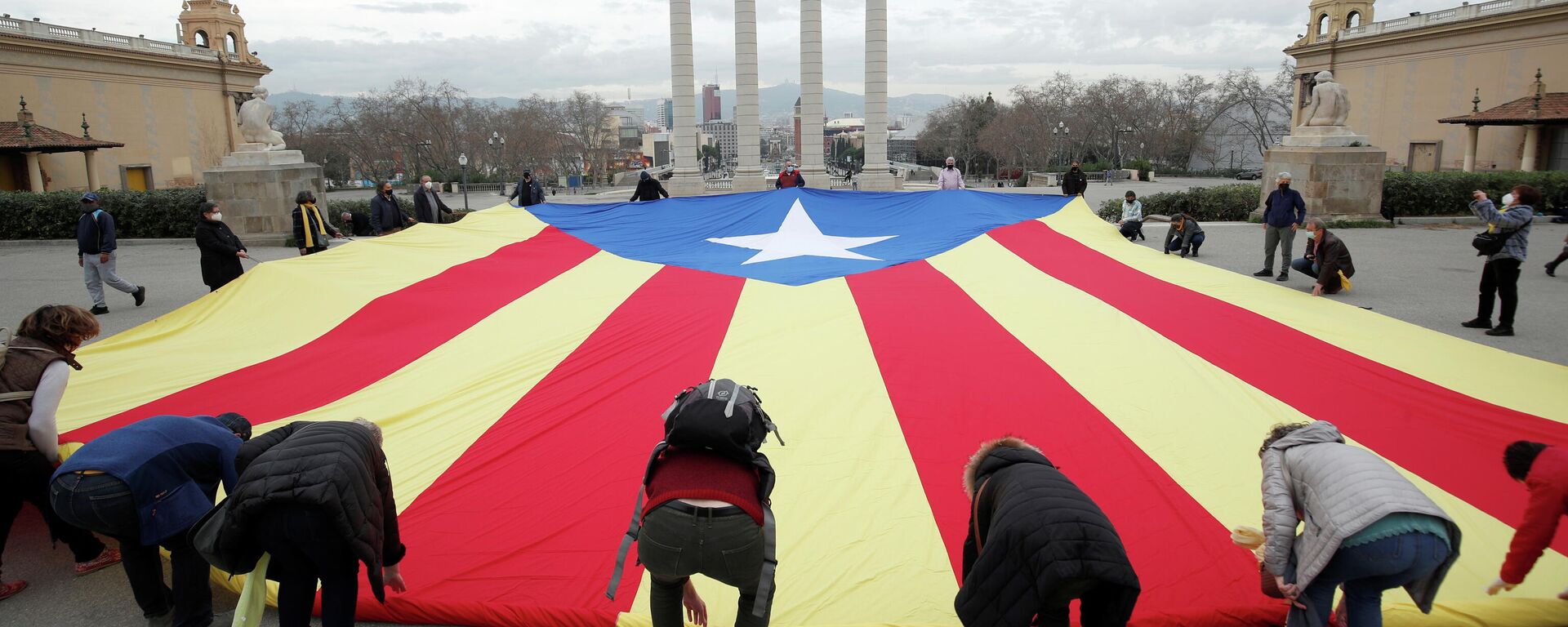 La Estelada, la bandera independentista catalana, en Barcelona - Sputnik Mundo, 1920, 15.02.2021