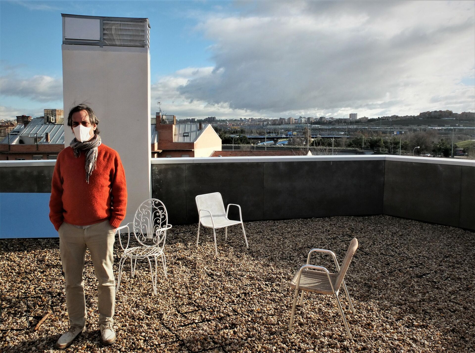 Iñaki Alonso, arquitecto y fundador de Entrepatios, en la azotea de esta cooperativa de viviendas - Sputnik Mundo, 1920, 30.08.2021