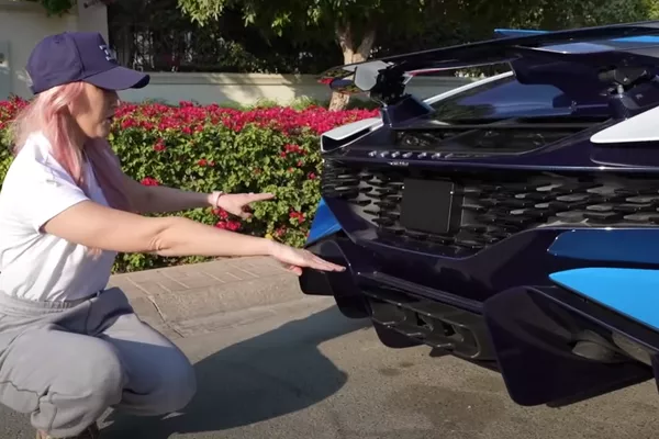 Los tubos de escape del Bugatti Divo - Sputnik Mundo