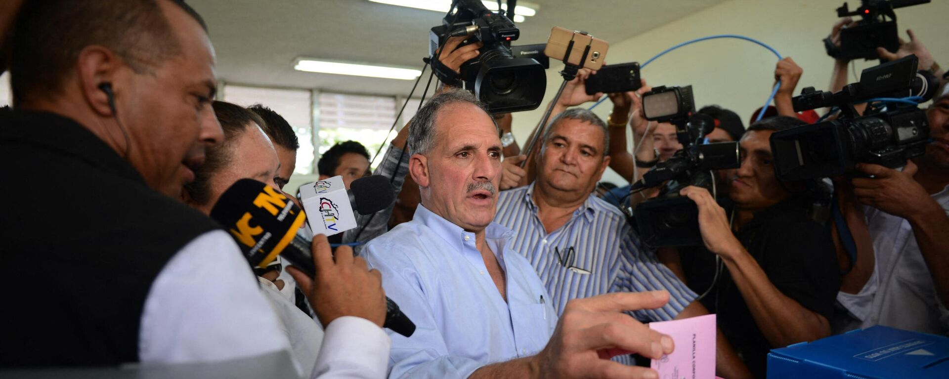 El alcalde de Tegucigalpa y precandidato presidencial, Nasry 'Tito' Asfura - Sputnik Mundo, 1920, 17.02.2021