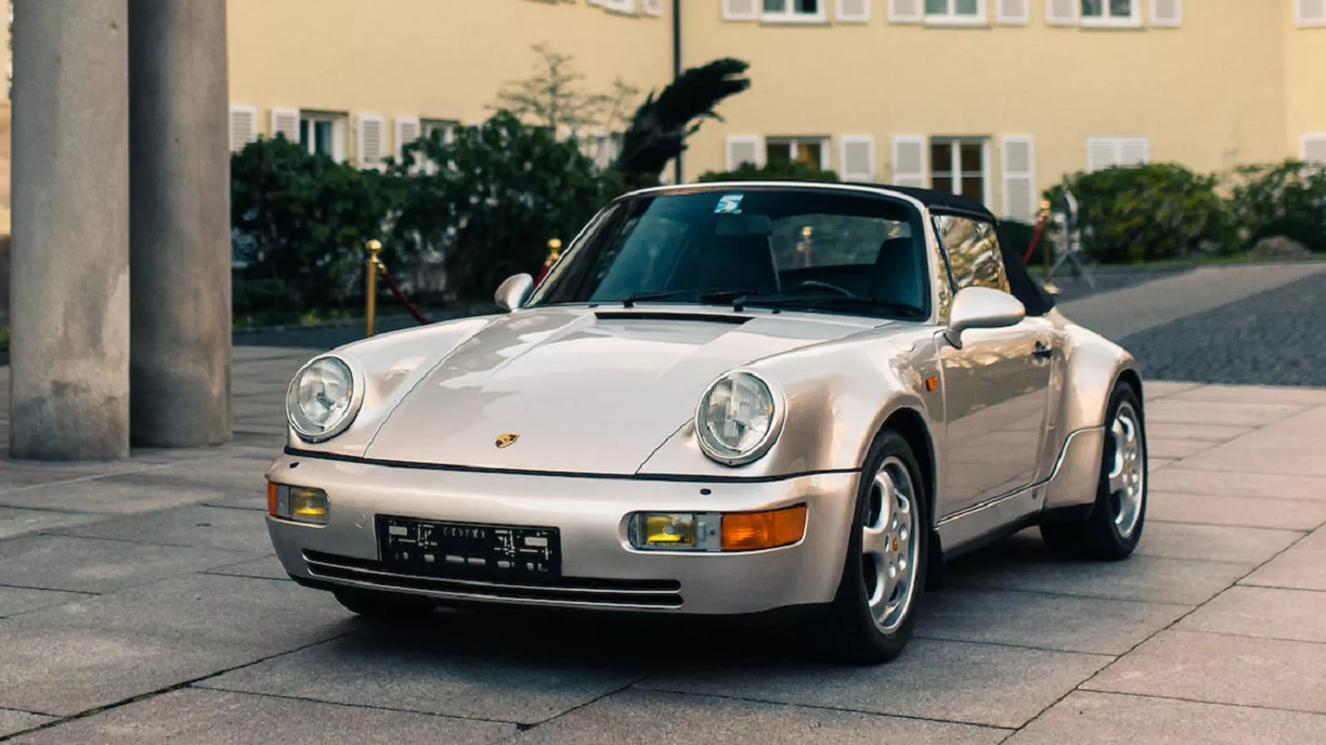 El Porsche 911 Type 964 Carrera 2 Convertible