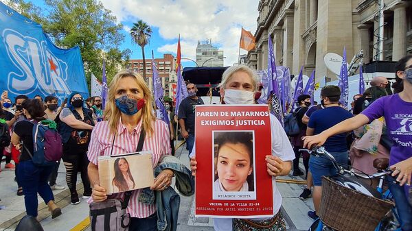 Miles de mujeres reclamaron frente al Palacio de Tribunales para exigir acciones al Estado para frenar los femicidios
 - Sputnik Mundo