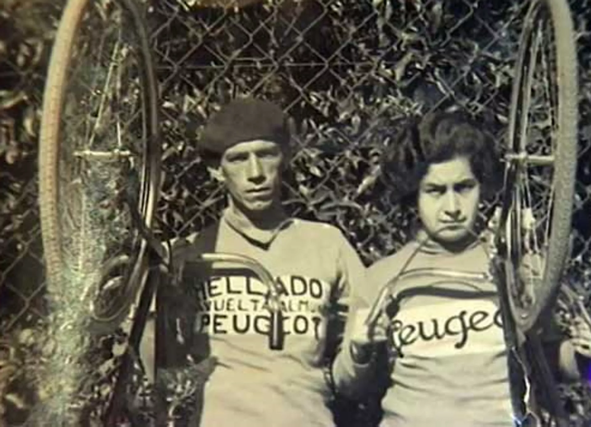 Isidoro Mellado y Teresa con sus bicicletas Isidoro Mellado y Teresa con sus bicicletas - Sputnik Mundo, 1920, 18.02.2021