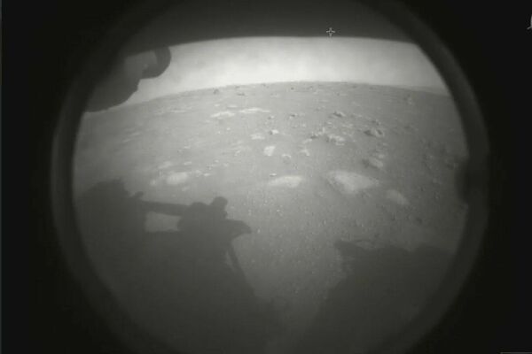 La primera imagen de Marte registrada por el rover Perseverance - Sputnik Mundo