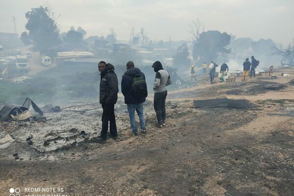 Incendio del asentamiento de inmigrantes en Palos de la Frontera - Sputnik Mundo