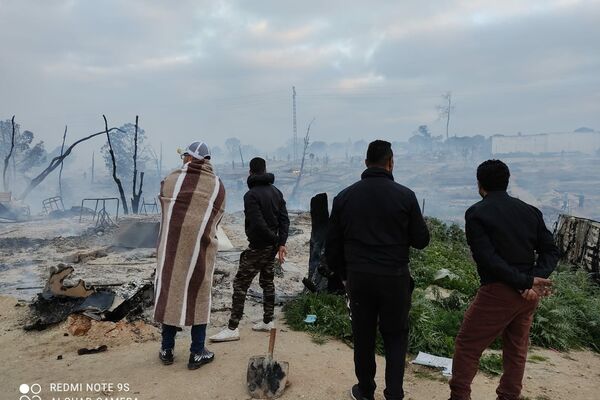 Incendio del asentamiento de inmigrantes en Palos de la Frontera  - Sputnik Mundo