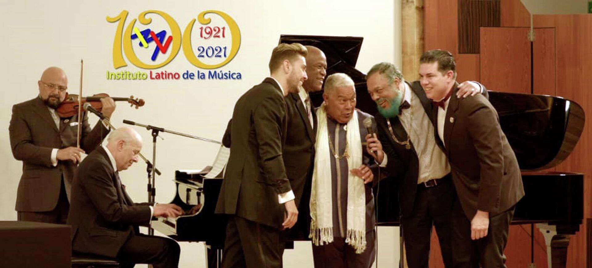 A la derecha, Daniel Martin Subiaut, copresidente del Instituto Latino de la Música A la derecha, Daniel Martin Subiaut, copresidente del Instituto Latino de la Música - Sputnik Mundo, 1920, 22.02.2021