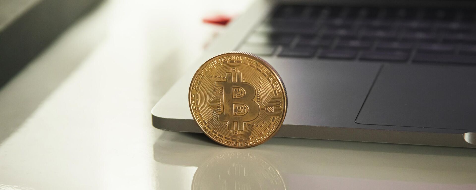 Bitcóin (imagen referencial) - Sputnik Mundo, 1920, 12.10.2021