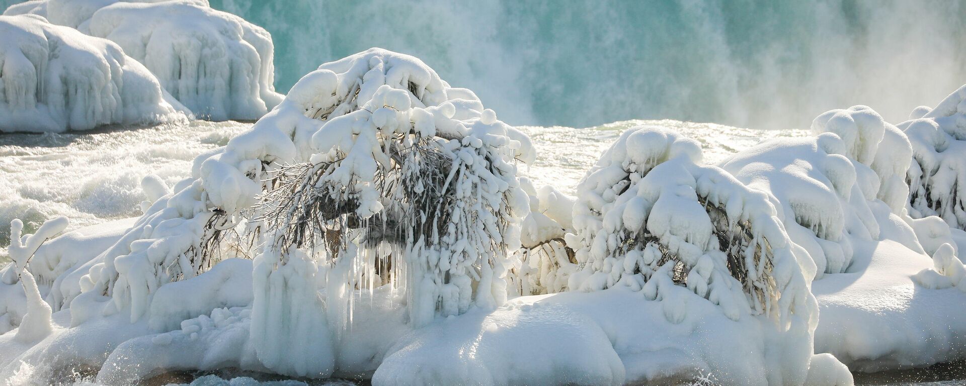 Hielo cerca de la catarata Horseshoe en el estado de Nueva York Hielo cerca de la catarata Horseshoe en el estado de Nueva York - Sputnik Mundo, 1920, 23.02.2021