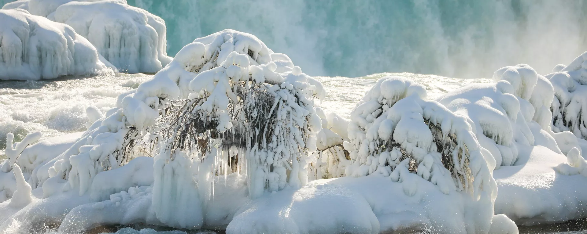 Hielo cerca de la catarata Horseshoe en el estado de Nueva York Hielo cerca de la catarata Horseshoe en el estado de Nueva York - Sputnik Mundo, 1920, 23.02.2021